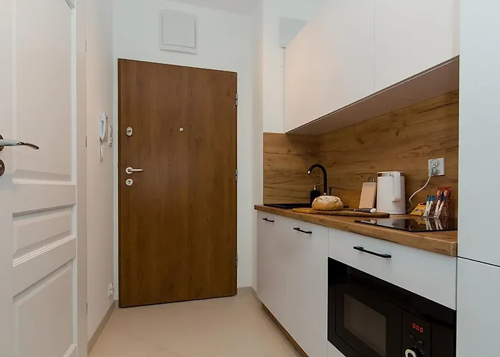 To Be - Glamour 바르샤바