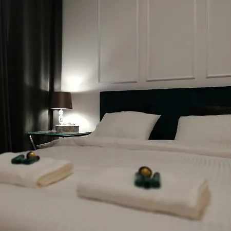 To Be - Glamour * Varšava